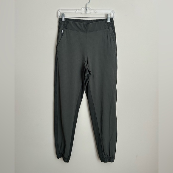 Athleta Textured Brooklyn Jogger in Mountain Olive Size 2 - Picture 1 of 9
